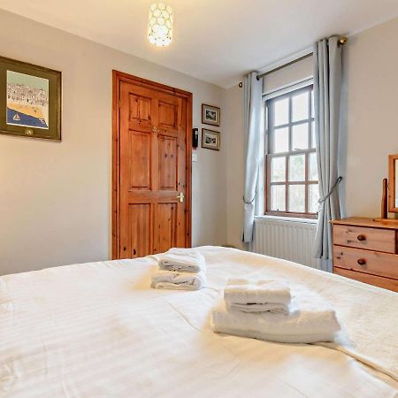 Salty Dog Cottage Уитби Экстерьер фото